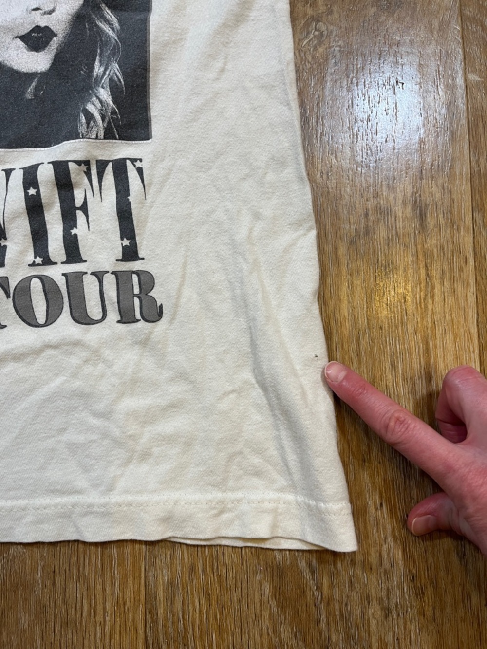 Taylor Swift The Eras Tour Graphic Concert Tee T-Shirt Medium M Folklore Cream - Picture 10 of 12